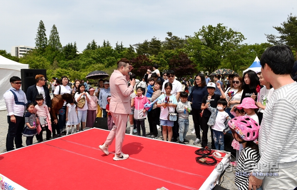 지난해 봄여행주간을 즐기는 관광객들.