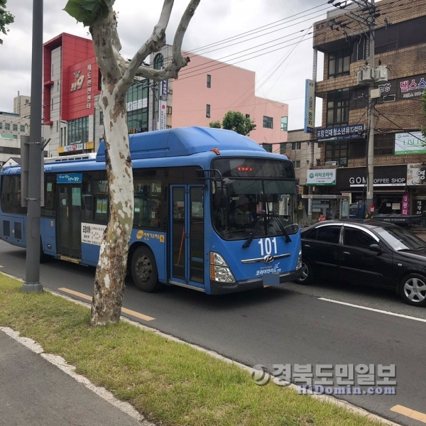 포항시내버스에 대한 불친절 민원이 잇따르고 있다. 사진은 운행중인 101번 시내버스.