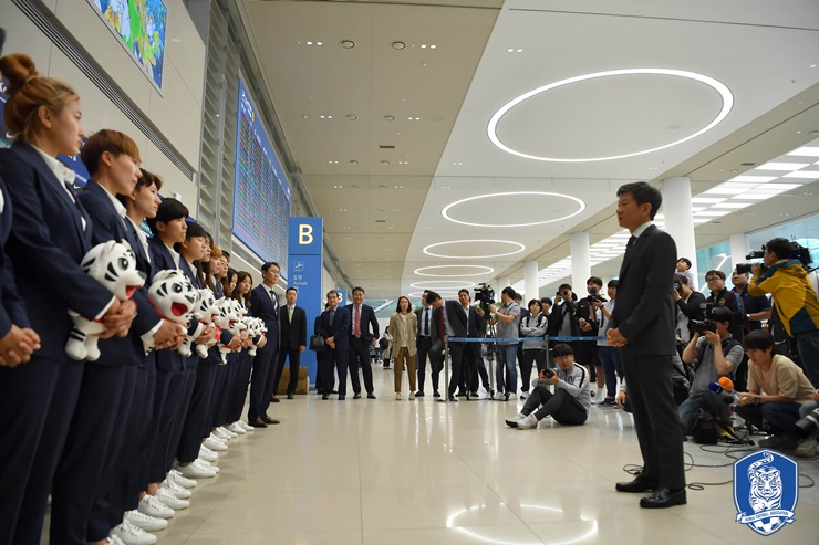 프랑스 여자월드컵에 출전했던 여자축구대표팀이 19일 오전 귀국했다. 사진=대한축구협회 제공