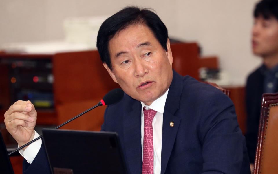 곽대훈 자유한국당 의원이 7일 서울 여의도 국회에서 열린 산업통상자원부 에너지분야 국정감사에서 질의를 하고 있다. 뉴스1