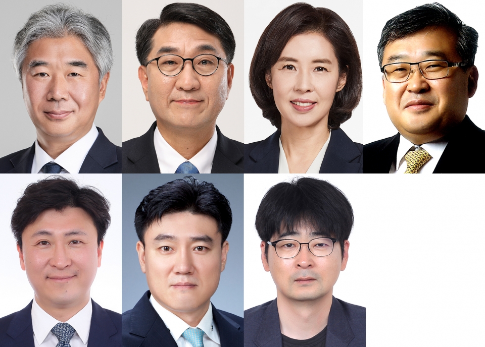 오른쪽 위부터 반시계방향으로 조경호 사회통합비서관, 박경미 교육비서관, 이지수 해외언론비서관, 이기헌 시민참여비서관, 한정우 홍보기획비서관, 김재준 춘추관장, 탁현민 의전비서관. 사진=청와대 제공<br>