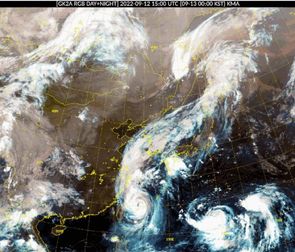 13일 오전 0시부터 10시40분까지 천리안 2A 기상위성에서 관측한 동아시아 인근 RGB 주야간 합성 영상. 사진제공=기상청