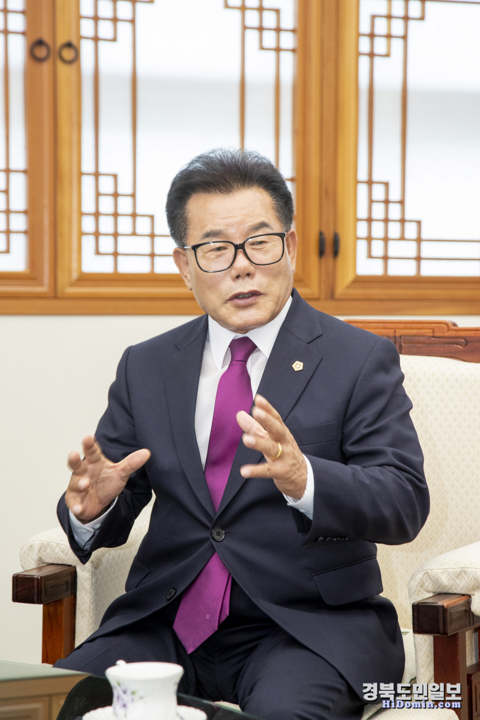 배한철 의장이 12대 경상북도의회 전반기 1년 성과에 대해 설명하고 있다.