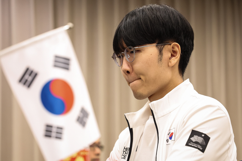 신진서 9단, 셰얼하오 9단 제압…농심신라면배서 한국 첫 승 선사