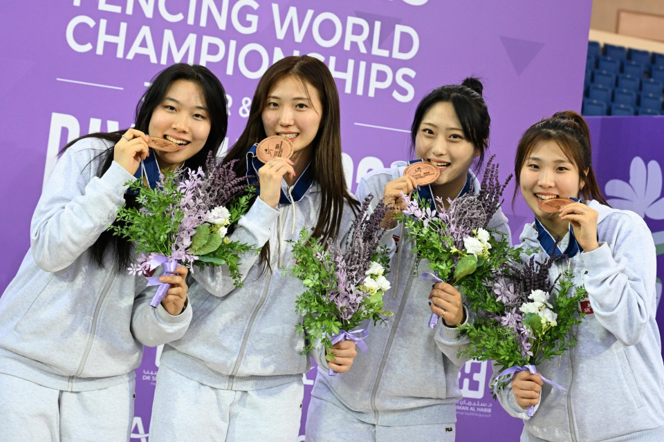 한국 펜싱 유망주들, 세계청소년선수권 女 플뢰레 단체 동메달