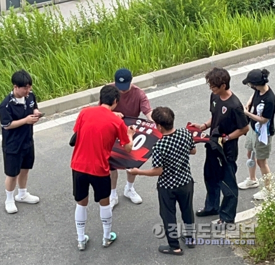 기성용 포항스틸러스 유니폼 불티나게 팔린다