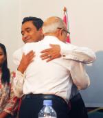 몰디브 대선에서 승리가 확정된 후 축하받고 있는 압둘라 야민 후보. 연합
