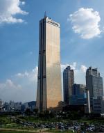 한화그룹은 서울의 대표적 랜드마크 63빌딩이 개관 30주년을 맞았다. 63빌딩은 1985년 5월 31일 문을 열었다. 한강변에 우뚝 솟은 최고층 황금색 빌딩으로 한강의 기적을 상징하며 시민의 관심을 받아왔다. 연합