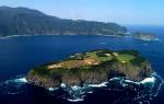 울릉도 부속섬 44개 중 가장 큰 섬인 죽도의 전경.