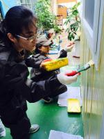 롯데백 포항점은 위기가정지원센터 내 무료급식소를 찾아 벽화 그리기 봉사활동을 가졌다.