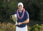 지난 10일(현지시간) 미국 하와이 주 마우이의 카팔루아 플랜테이션 코스에서 열린 미국프로골프(PGA) 투어 현대 토너먼트 오브 챔피언스 우승컵을 들어올리며 기뻐하는 조던 스피스(미국). 연합