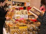 롯데백화점 포항점 지하 1층 식품매장에서 ‘사랑의 초콜릿 특별행사’가 열리고 있다.
