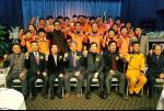 이만희 국회의원이 영천시수난구조대장 이·취임식에 참석해 참석자들과 기념사진을 찍고 있는 모습.