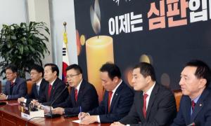 황교안 자유한국당 대표가 31일 서울 여의도 국회에서 열린 인재영입위원회 임명장 수여식을 마치고 발언을 하고 있다.