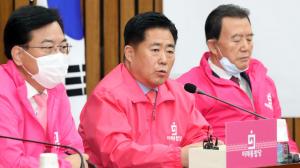 김규환 미래통합당 의원이 10일 서울 여의도 국회에서 열린 원내대책회의에서 발언을 하고 있다. 뉴스1