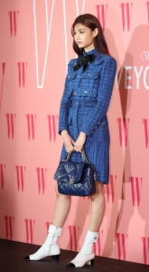 모델 정호연이 서울 종로구의 한 호텔에서 열린 캠페인 행사에 참석해 포즈를 취하고 있다.