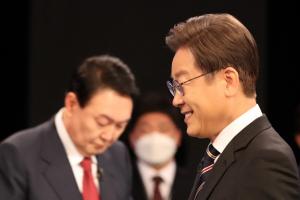 이재명 더불어민주당 대표(오른쪽)와 윤석열 대통령(왼쪽). 뉴스1
