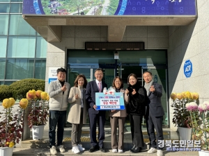영남경제신문은 지난 1일 연말 맞아 대이동 한부모 가정에 기부금을 전달했다.
