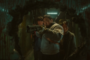 Badland Hunters (L to R) Lee Jun-young as Choi Ji-wan, Don Lee as Nam San in Badland Hunters Cr. Cha Min-jung/Netflix ⓒ 2024