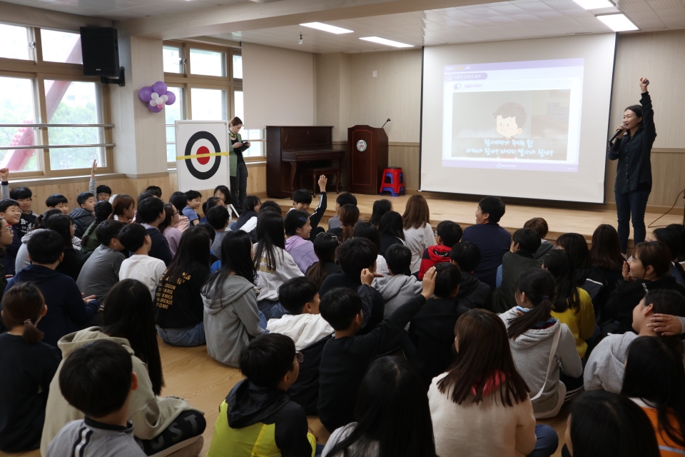 포항대흥초등학교는 지난 26 6학년 학생 160명을 대상으로 음주예방교육을 실시했다.