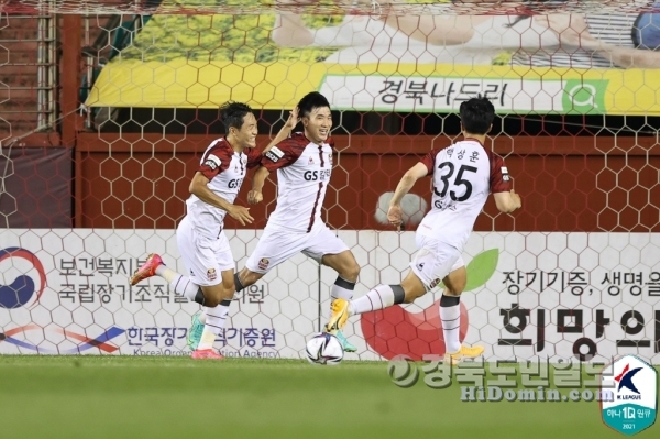 서울 고요한이 선제골을 성공하고 기뻐하면서 세레머니를 하고 있다. 사진=프로축구연맹 제공