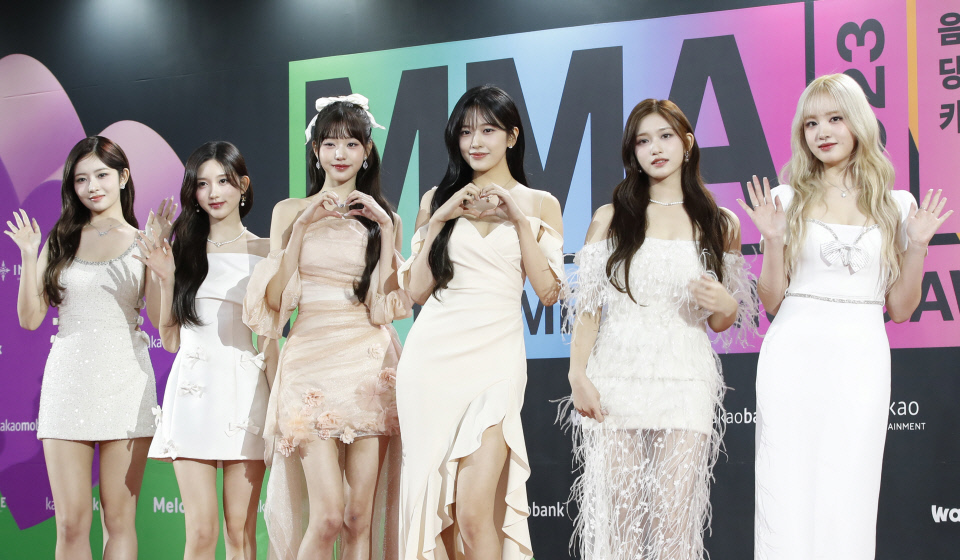 아이브, 2년 연속 대상 수상…