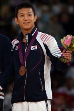 2012 런던올림픽 남자 유도 66kg급 조준호(한국마사회)가 30일 새벽(현지시간) 런던의 엑셀 런던 노스 아레나에서 동메달을 목에 걸고 있다. 연합