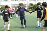 대구FC는 매월 2회 주말 축구클리닉을 열어 학생들이 건전한 여가를 즐길 수 있도록 하고 있다.