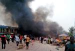 20일(현지시간) 두 차례의 차량 폭탄테러로 최소 118명이 숨진, 나이지리아 중부 조스시의 버스 터미널 부근에서 연기가 치솟고 있다. 연합