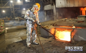 포스코가 9월 6일 초대형 태풍 힌남노의 영향으로 포항제철소 곳곳이 침수와 정전으로 고로(용광로) 등 모든 공장의 가동을 중단하는 사상 초유의 사태가 발생했다. 이후 태풍 피해 복구에 나선 포스코 임직원들의 헌신적인 노력으로 포항제철소 2고로의 쇳물이 다시 출선되고 있다. 포스코는 내년 2월께 완전체의 정상 가동을 앞두고 있다.