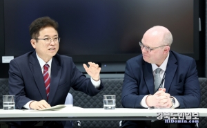 이철우 도지사는 영국 스코틀랜드 스카치위스키협회(회장 마크 켄트)를 방문해 현지 관계자들과 만남을 가졌다.