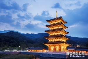 사명대사공원 평화의탑 야경