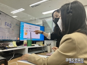 kt cs 직원이 한국자활복지개발원의 자산챗봇을 모니터링하고 있다. 사진=kt cs 제공